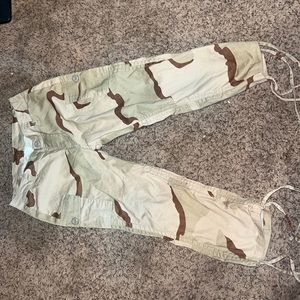 camo capri pants